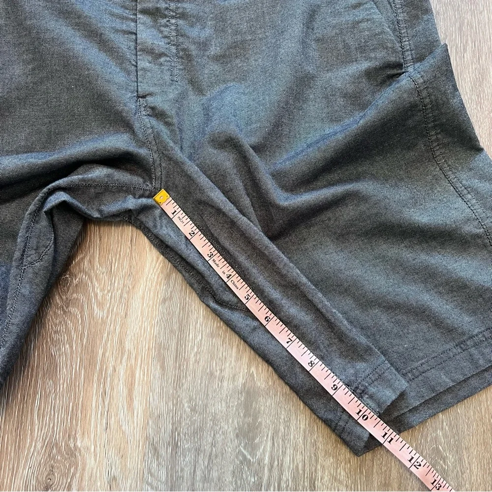 Lululemon mens 10” the works short in blue‎